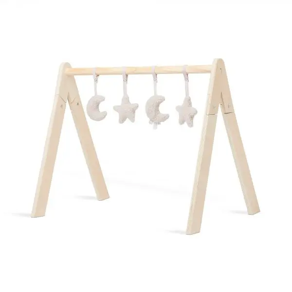 Arche en bois avec jouets suspendus
